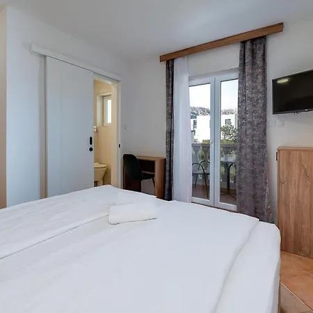 Dosen Iii 3* Baška
